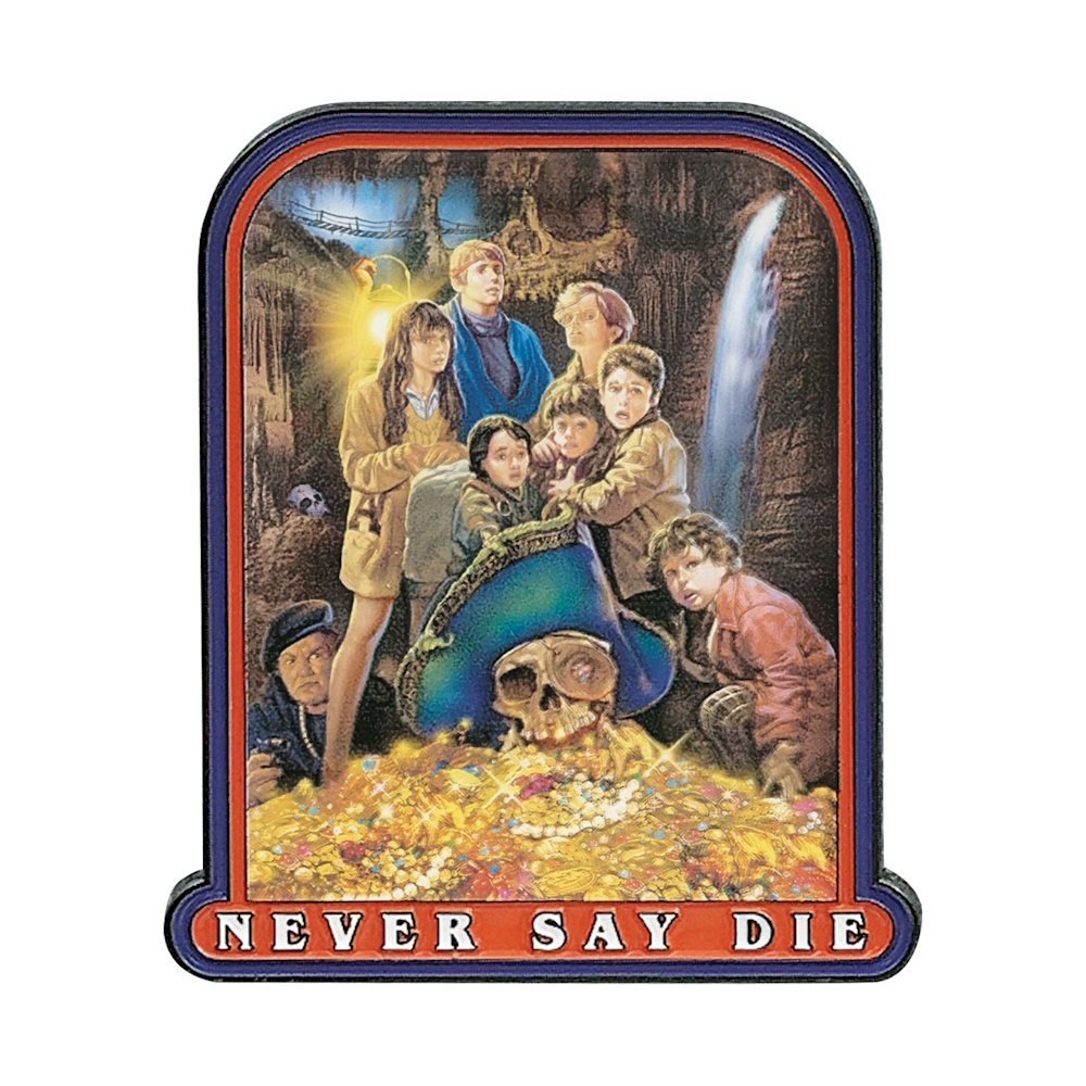 【予約商品】 GOONIES グーニーズ (公開 40周年 ) - 40th Anniversary Never Say Die Pin Badge / 世界限定9,995個 / バッジ - PGS